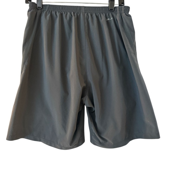 Men's Dark Grey Nike Running DRI-FIT Athletic Shorts size Medium - Picture 2 of 2